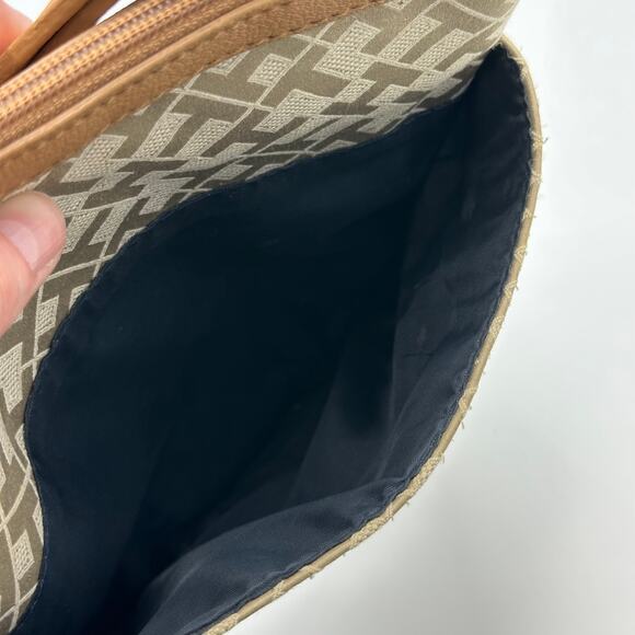 Tommy Hilfiger Beige & Brown Allover Monogram Canvas Crossbody Bag Purse Zip - Picture 6 of 12
